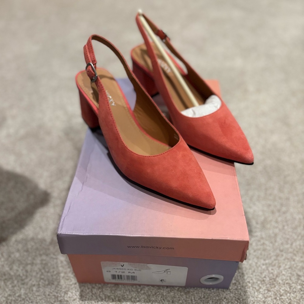 Lisa Vicky Zee Pointed Toe Slingback Pump in coral suede NIB